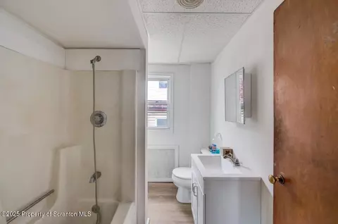 Bath - 225 E 233 E 301 East Drinker Stret, Dunmore, PA 18512 photo 3 of 3