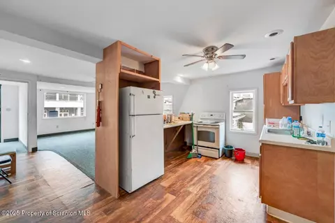 Kitchen - 225 E 233 E 301 East Drinker Stret, Dunmore, PA 18512 photo 1 of 2
