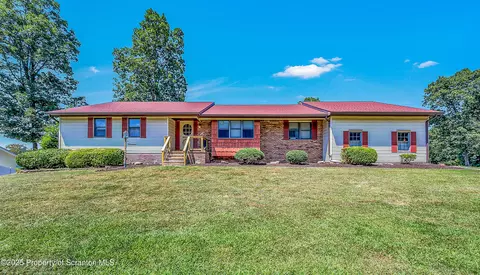 3 Ledge Ct, Pittston, PA 18640