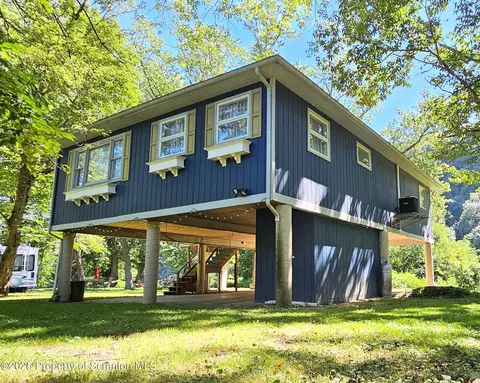 808 Myo Beach Rd, Meshoppen, PA 18630