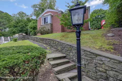 606 N Webster Ave, Scranton, PA 18510