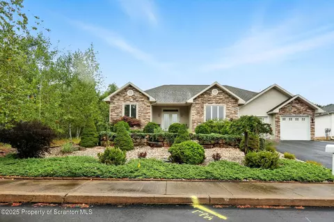 1217 Breaker Creek Rd, Dickson City, PA 18519