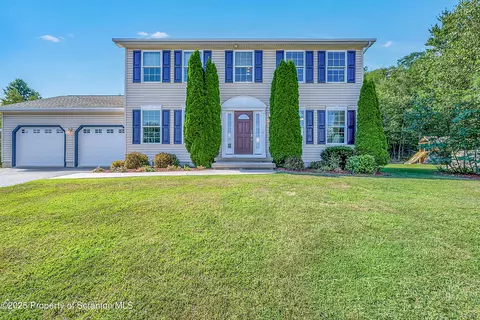 423 4th St, Blakely, PA 18447
