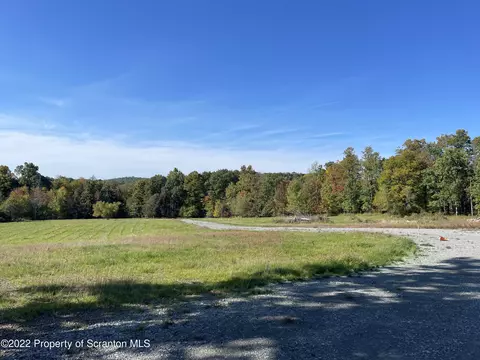 5 Wooded Ln, Clarks Summit, PA 18411