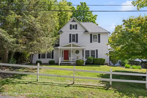 106 Waverly Rd, Glenburn, PA 18414