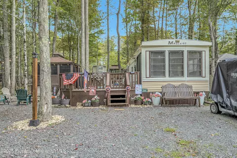 386 Ash Pl, Covington Twp, PA 18424