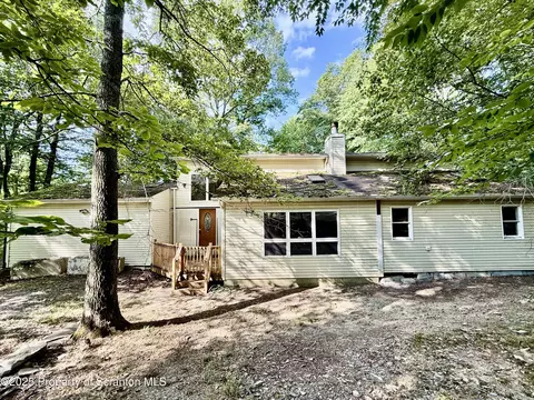 2110 Owl Pass, Bushkill, PA 18324