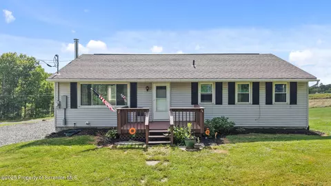 1068 Hobbs Rd, Thompson, PA 18465