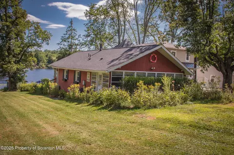 260 Baylors Lake Rd, Fleetville, PA 18420