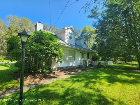 811 Clifton Beach Rd, Clifton Twp, PA 18424