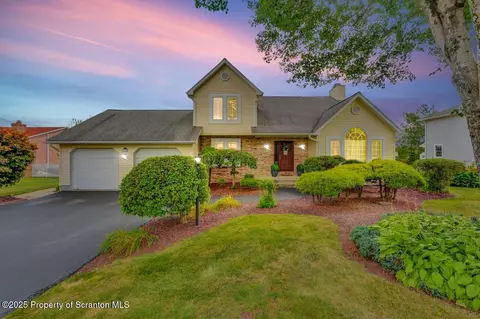 919 Apple Tree Rd, Moscow, PA 18444