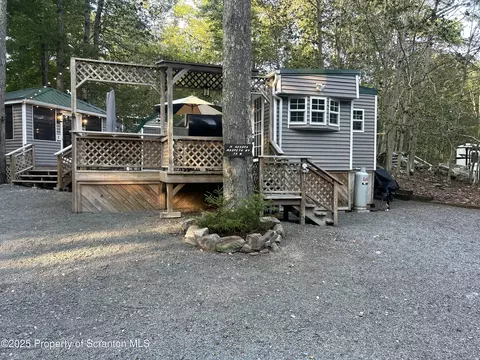 79 Rainbow Dr, Covington Twp, PA 18424