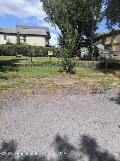 12 Mill St, Carbondale, PA 18407