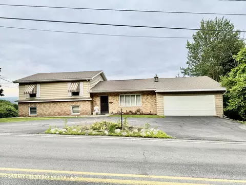 1614 Scott Rd, Blakely, PA 18447