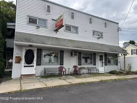 47 Broad St, New Milford, PA 18834