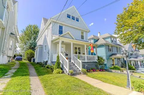 816 Woodlawn St, Scranton, PA 18509