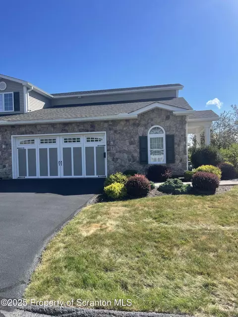 7 Glenridge Cir, Clarks Summit, PA 18411
