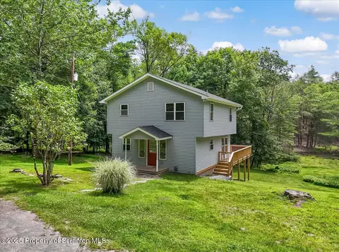 1039 Towpath Rd, Hawley, PA 18428