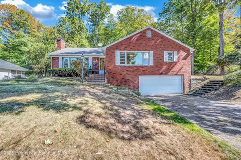 100 Gentilly Dr, Clarks Summit, PA 18411
