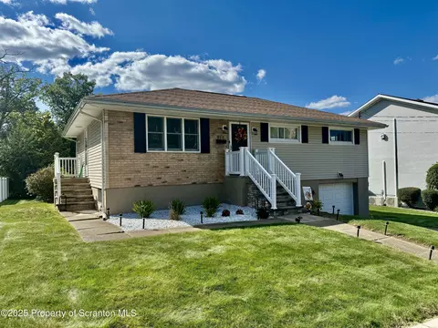 914 Hollenback St, Moosic, PA 18507
