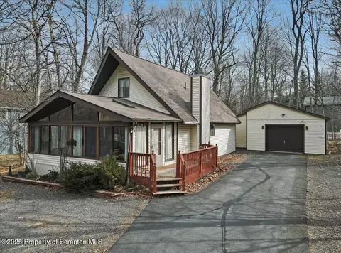 3509 Summit Dr, Tobyhanna, PA 18466