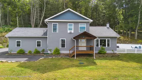 300 Gumbletown Rd, Paupack, PA 18451