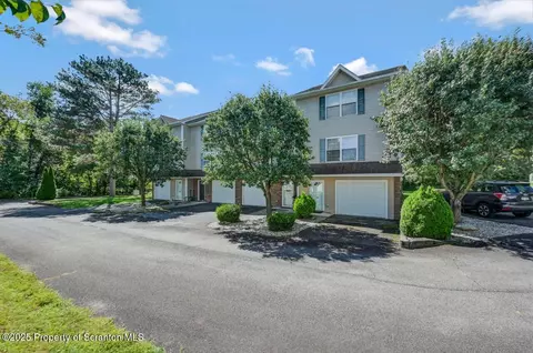 206 Park Edge Ln, Scranton, PA 18504