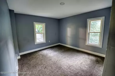 Bedroom - 335 337 Spring St, Scranton, PA 18508 photo 4 of 8