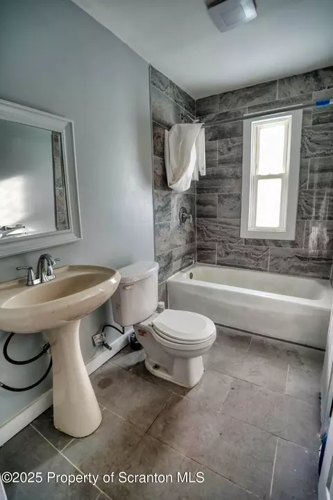 Bath - 335 337 Spring St, Scranton, PA 18508 photo 4 of 4