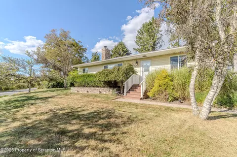 101 Bonnie Dr, North Abington, PA 18414