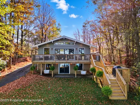 1010 Crystal Lake Blvd, Greenfield Township, PA 18407