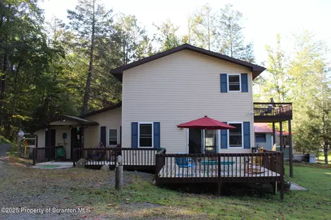 L 4 5 6 Lake, Benton Twp, PA 18419