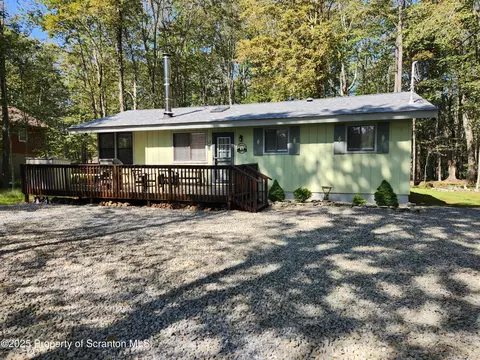 119 Livingston Ln, Gouldsboro, PA 18424