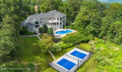 945 Lantern Hill Rd, Shavertown, PA 18708 photo 8