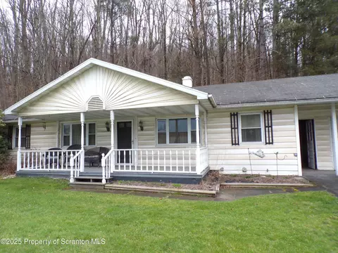 110 Jackson St, New Milford, PA 18834