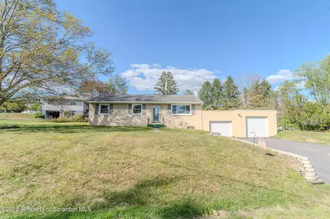 101 Sunset Dr, Dalton, PA 18414