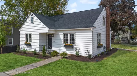 213 N Apple St, Dunmore, PA 18512