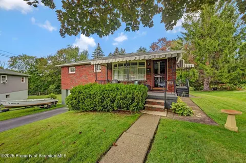 12 Bengar Pl, Scranton, PA 18505