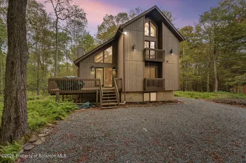 66 Mildred Dr, Gouldsboro, PA 18424