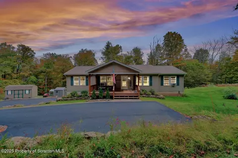 88 Sterling Gardens Dr, Moscow, PA 18444