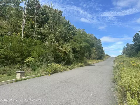 Roanoke Lane, Scranton, PA 18504