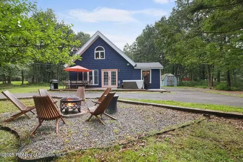 114 White Tail Ln, Long Pond, PA 18334