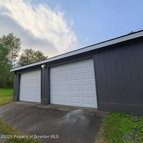 10 Coolidge Ave, Clarks Summit, PA 18411