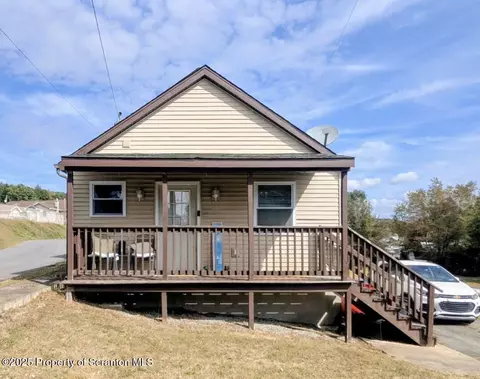96 Fallbrook St, Carbondale, PA 18407