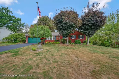 1020 Sleepy Hollow Rd, Clarks Summit, PA 18411