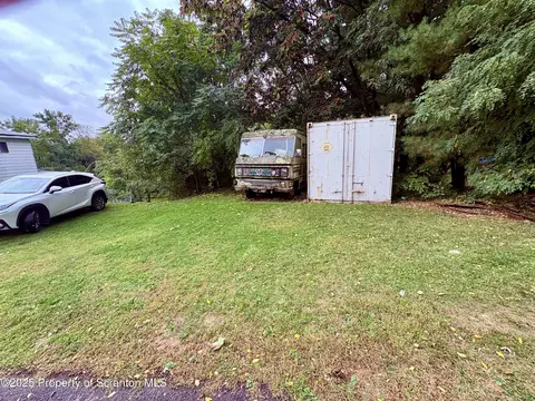 Exterior - 950 E Drinker St, Dunmore, PA 18512 photo 2 of 3