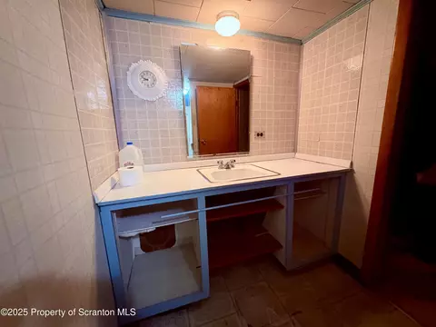 Bath - 950 E Drinker St, Dunmore, PA 18512 photo 2 of 2