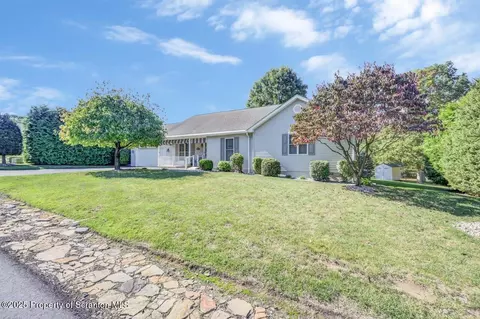 10 Ivy Ln, Dupont, PA 18641