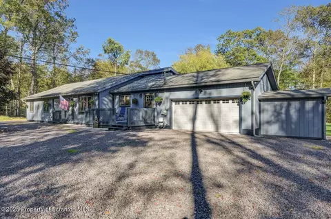 10 Holly Ln, Thornhurst, PA 18424
