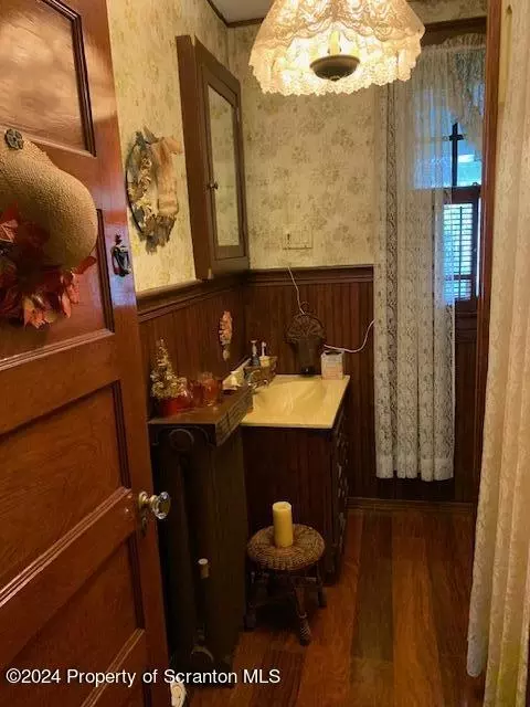 Bath - 1237 S 6th Ave, Scranton, PA 18504 photo 3 of 4